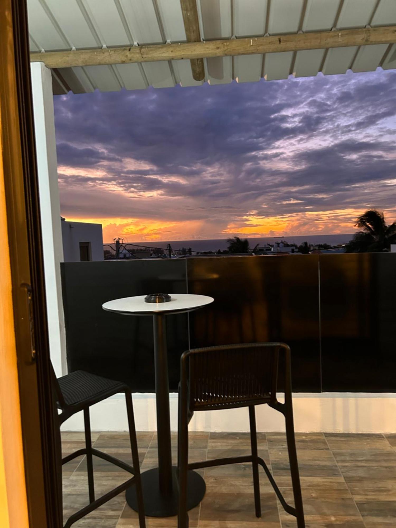 Amazing Sunset View Rooftop. Flic en Flac Ngoại thất bức ảnh